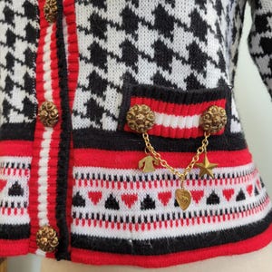 Suéter vintage de punto de pata de gallo de los años 80 // Cárdigan pequeño vintage de Knitwaves con cadena fina de oro, suéter corto de primavera a cuadros estilo Dior