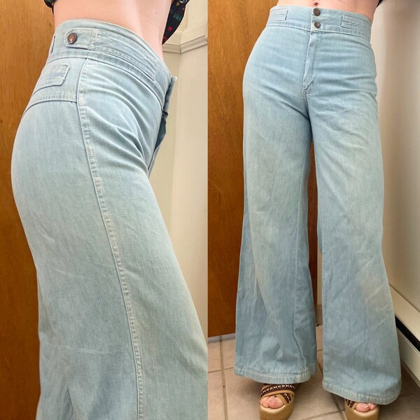 Vintage 70s High Waisted Bell Bottoms / Light Wash Flare Leg Jeans Size 26/27 hippie boho summer flares