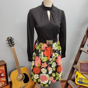 70s Floral Mini Dress: Vintage Long Sleeve Mod Style (Size Medium)