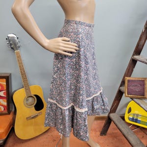 vtg 70s FLORAL RUFFLE SKIRT // vintage small womens hippie prairie spring summer fashion ruffle hem mid calf lace trim high rise gunne style