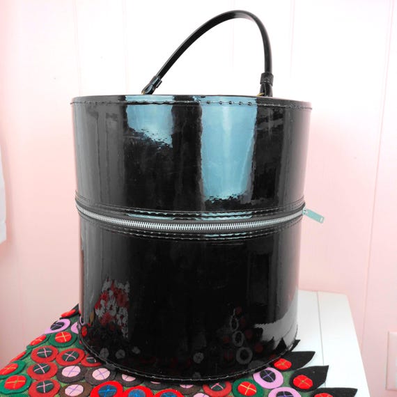 vtg 60s GIANT Black Vinyl Zippered Purse, Mod Space Age Hat/Wig Case