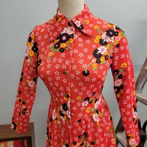 vtg 70s FLORAL MINI DRESS // vintage small womens beagle collar flower power retro 60s mod bouquet pattern bright spring maximalist ditsy