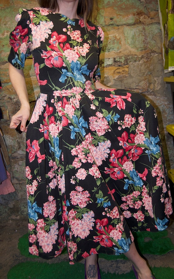 SALE! Vintage 80s Black Floral Dress / Garden Dre… - image 2