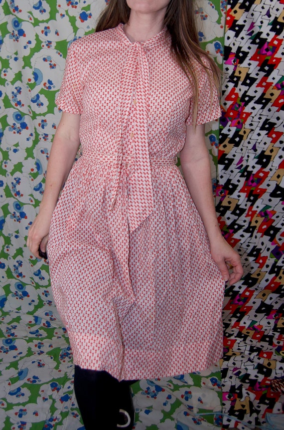 SALE! 50s Tulip Print Dress / Floral Belted Patio… - image 7