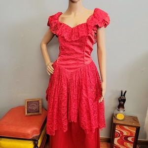 lydia deetz red dress musical Lydia Deetz (Beetlejuice) Wedding Dress