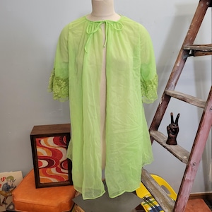 vtg 60s GREEN LACE PEIGNOIR // vintage gaymode jc penneys large womens sexy chiffon lingerie boudior soft pastel green nightgown flowy robe