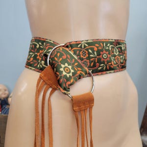 アメリヴィンテージ　FRINGE BELT Vtg 70s EMBROIDERED FRINGE BELT // Vintage Orange Green