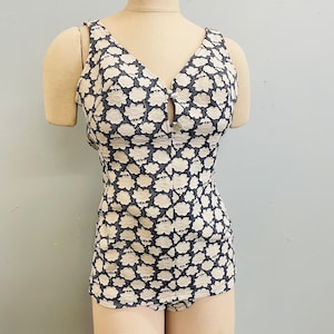 Vintage 50s Knit Keyhole Swimsuit: Floral Pin-Up Bathing Suit