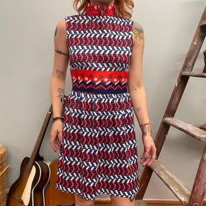 vtg 60s MOD MINI DRESS // vintage flower power retro abstract pattern shift dress mod space age go go twiggy style primary colors mockneck