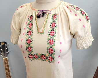 vtg 70s EMBROIDERED HIPPIE BLOUSE // vintage small linen puff Sleeve retro boho woodstock era hungarian style spring summer festival lace up