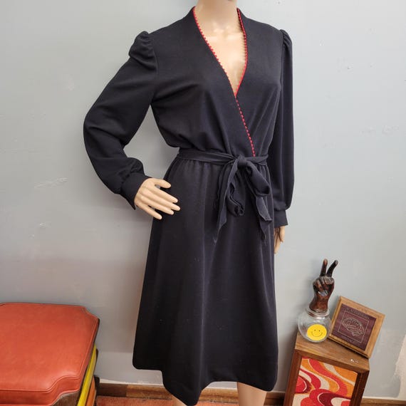 Vtg 70s KNIT WRAP DRESS : Vintage Leslie Fay Size 10 Belted Retro Red  Piping Plunge V Neck Minimalist Chic Winter Dress