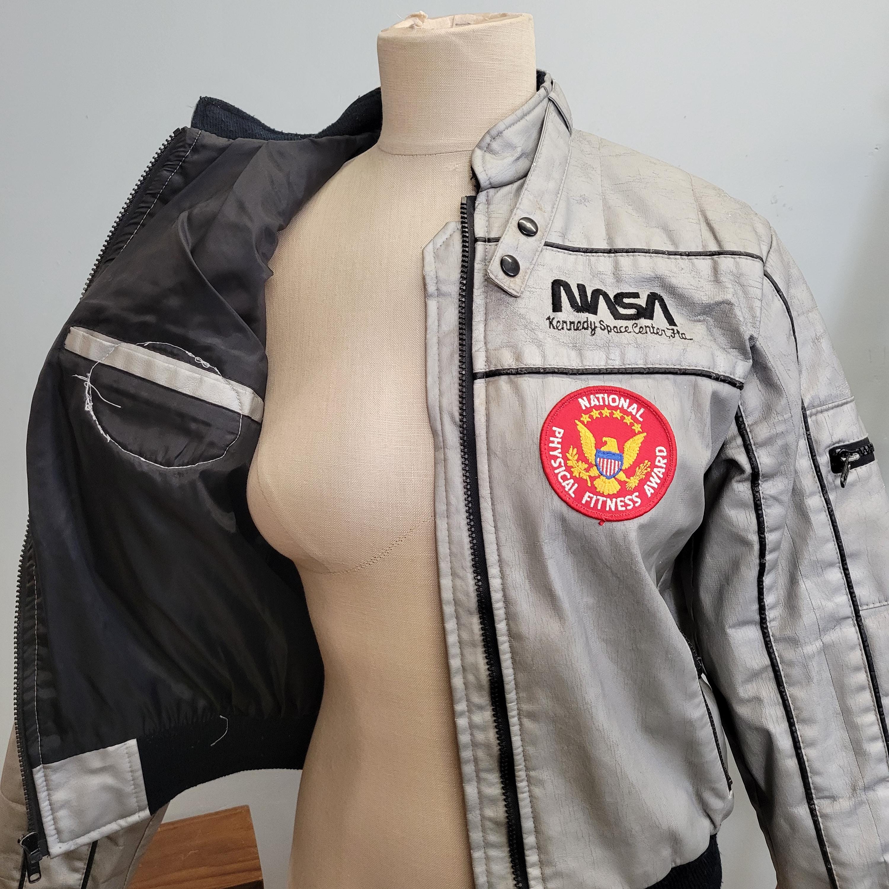 80年代ヴィンテージNASAジャケット：シルバーCIAブランド、ユースL