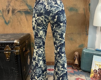 Vintage 90s Floral Bell Bottoms: Y2K Hippie Flare Pants, Size 26/27