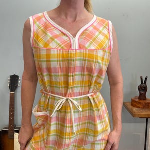 vtg 70s PLAID POCKET DRESS // vintage madras plaid pastel bright neon curvy neckline belted smock with pockets house dress apron smock cute