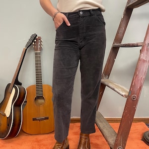 Vintage 70er Jahre LEE Cord Hose: Hoch taillierte Schiefergrau Verjüngtes Bein