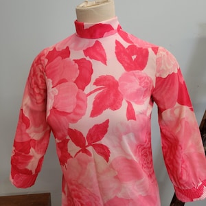vtg 70s FLORAL MINI DRESS / vintage vicky vaughn womens medium pink mock neck mini dress poet sleeve leaves pattern spring summer maximalist