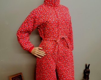 vtg 70s QUILTED RED JUMPSUIT, vintage large belted floral cottage lounge wear