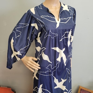 vtg 70s BIRD PRINT MAXI // vintage medium womens kaftan long flowy maxi dress loungewear slinky beach cover up all over print nautical retro