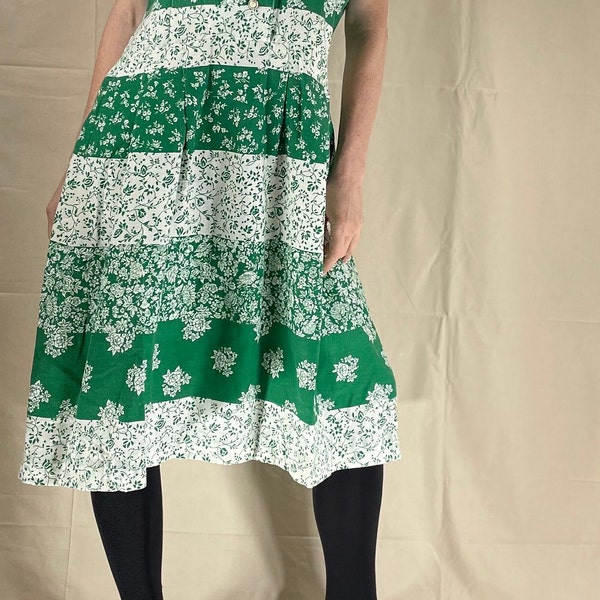 true vintage 50s Green Floral Dress / Size Large Summer Day Dress / cotton novelty peppermint print fit n flare madmen flowy twirl dance