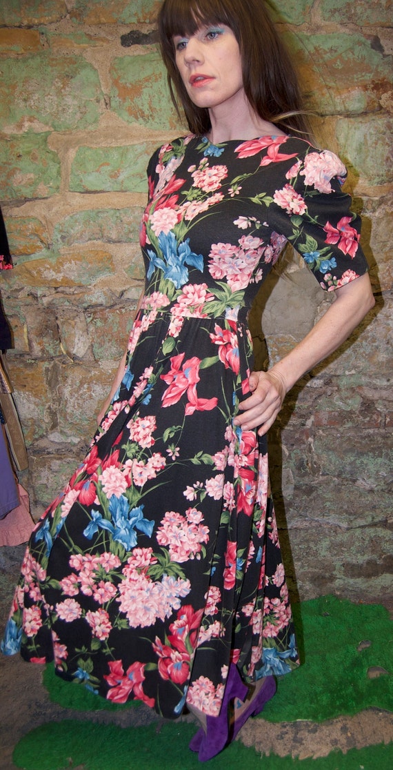 SALE! Vintage 80s Black Floral Dress / Garden Dre… - image 4