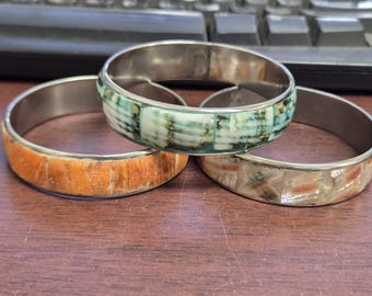 3 Pieces Assorted Red Abalone Green Turbo Lion Paw Shell Inlay Bangle Bracelet