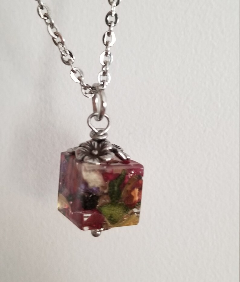 Memorial Flower Keepsake Pendant Necklace, Dried Flower Pendant, Funeral Wedding Anniversary Graduation Birth Prom Homecoming Pendant image 3