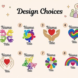 Puede incluir: Una tabla digital titulada Design Choices que muestra ocho opciones de bordado numeradas. Los dise&ntilde;os incluyen manos, corazones, mariposas, flores y arco&iacute;ris coloridos, cada uno con espacios para texto Name y Title en fuente gris.
