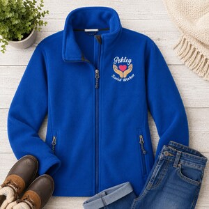 Chaqueta personalizada para trabajador social, regalo de graduación de maestría en trabajo social a medida, chaqueta polar bordada para licenciatura en trabajo social y trabajo social clínico, regalo para estudiantes de trabajo social imagen 20