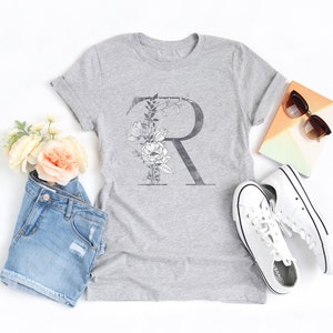 Camiseta unissex de manga curta CUSTOMIZÁVEL do monograma | Camiseta floral | Camiseta com letras | Camisa | Início | Presente para ela | Escolha sua carta