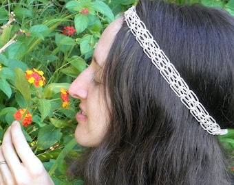 Macrame headband in natural hemp with lacy look and elastic