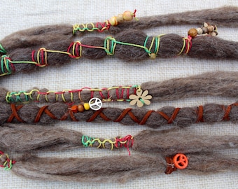 Rastas Hippies: Extensiones de Rastas de Lana con Cáñamo, Cuero y Amuletos de la Paz