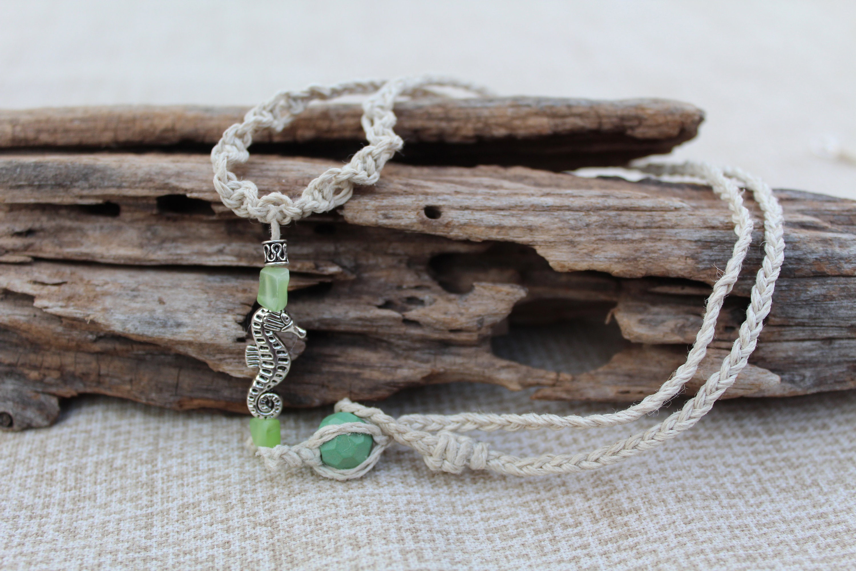 Collana in macramè di canapa a spirale