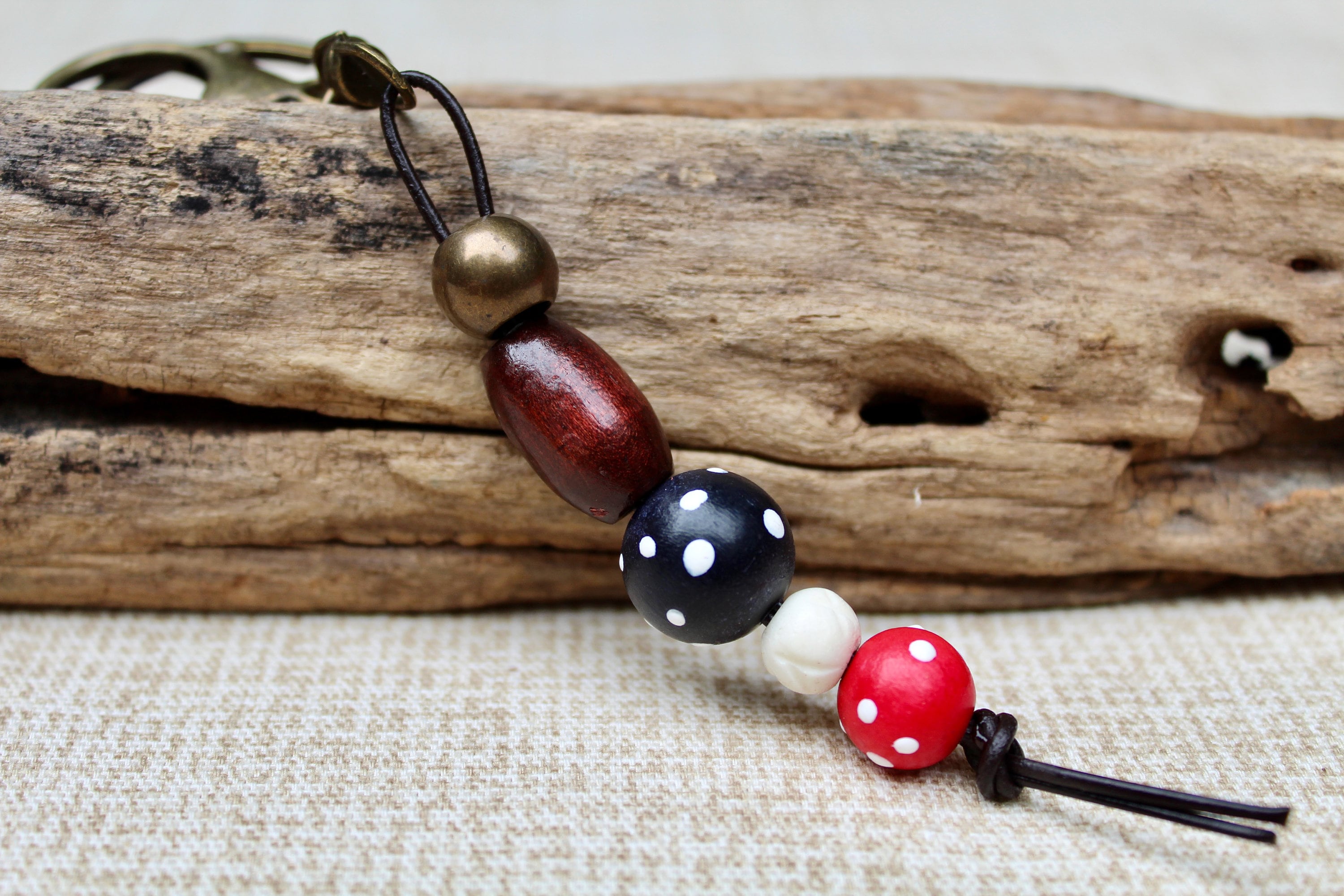 ジョニー・デップ演ジャック・スパロウ愛用ビーズアクセサリー型キーホルダー ×2 ジョニー・デップ演ジャック・スパロウ愛用ビーズアクセサリー型