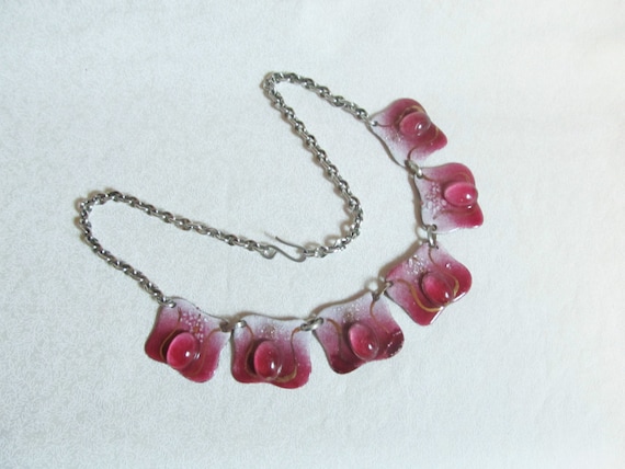 Vintage Poured Glass Enamel Necklace, Fuchsia Pin… - image 4