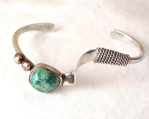 Striking Vintage Navajo Beveled Bangle Sterling Silver Native American Bracelet Striking Vintage Navajo Beveled Bangle Sterling Silver Native American Bracelet