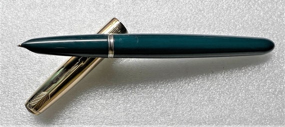 復元された1950年代のパーカー51万年筆：ティールブルー、14金細字ペン