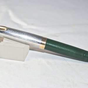 Sheaffer&#39;s 1945 Tuck-Away clip Fountain pen. Sold for Restoration