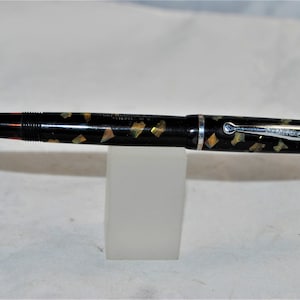Restored 1930&#39;s Sheaffer Jr. Black and Gold marbled ink fountain pen