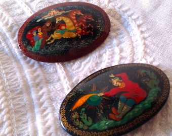 Vintage Russian Lacquer Brooch from Palekh Broche Russe Métal