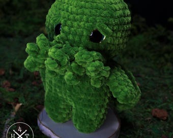 Hecho a pedido: Pocket Pal - Peluche de ganchillo de Cthulhu de pie