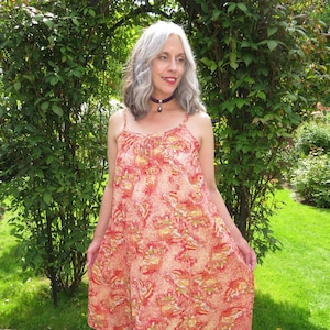 Vintage anos 1970 Susan Small Laranja Abstrato Pássaro Estampa Flutuante Algodão Tiras Vestido de Verão Solto