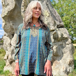 Top En Soie Bleu Turquoise Taille 46 - Brodé, Sans Manches, Col Rond, Neuf Sans étiquette