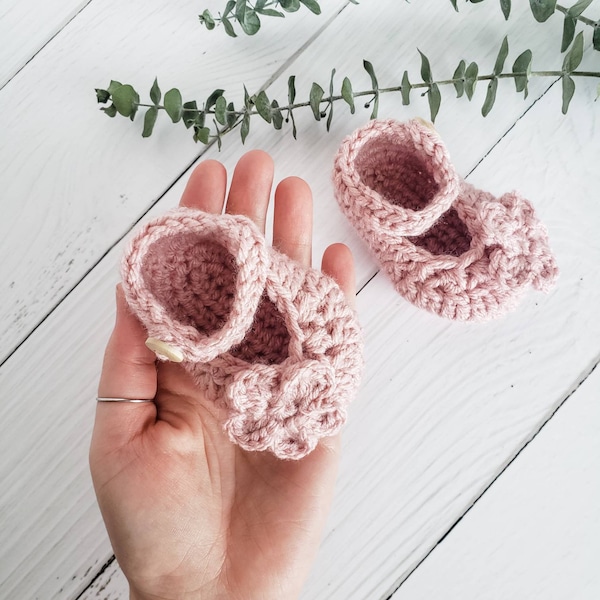 Crochet Mary Jane Booties with Flower, Baby Mary Jane Shoes, Crochet Baby Shoes, Crochet Baby Booties, Baby Shower Gift, Infant Mary Janes