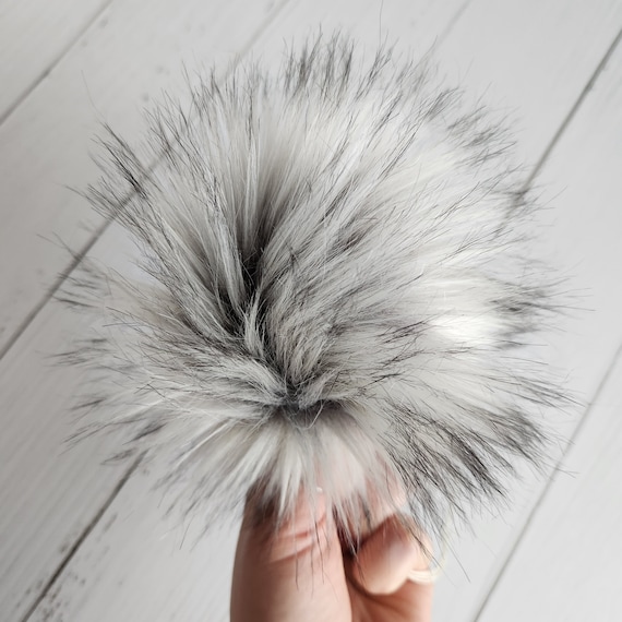 Silver Fox, Faux Fur Pom, Gray Faux Fur Pom, Pom for Hats, Handmade Fur Pom,  Poms for Beanies, Poms for Knit Hats, Poms for Crochet Hats -  Israel