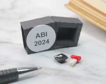 Abitur Abschluss 2024 Geschenk Miniatur, Abschlussgeschenk, Schulabschluss, Studium Ende, Class of 2024, bestandene Prüfung Geschenk