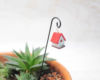 Blumentopf Stecker Vogelhaus rot  1,5 cm Miniatur zum Hängen mit Drahtstecker 12,5 cm, Blumentopf Deko Stecker, Deko Stecker Vogelhaus