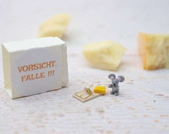 Miniature mouse with cheese, mousetrap decoration, beware of the trap, miniature mice, funny gift, cheese decoration