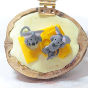 Mäuse Miniatur Walnuss, Mäuse Dekoration, polymerclay Tier, Maus Figur, upcycling Bild 4