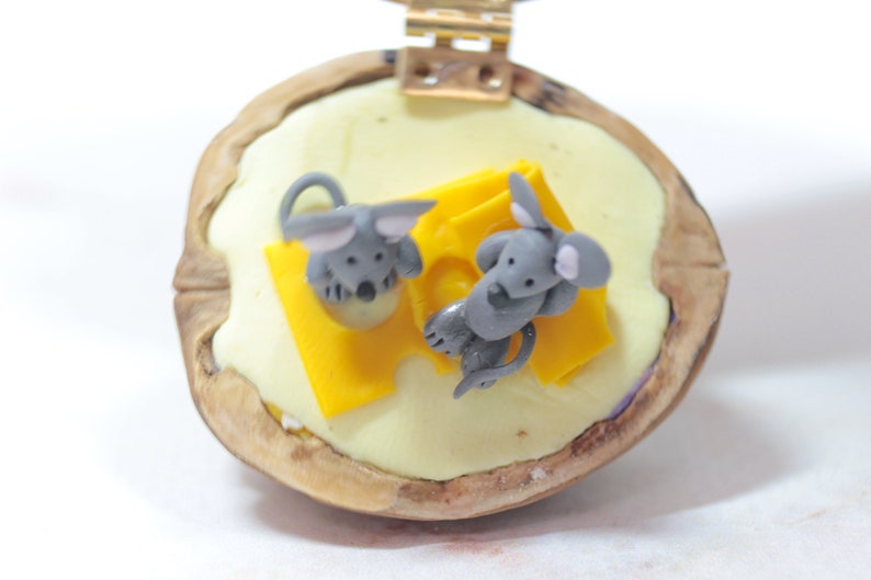 Mäuse Miniatur Walnuss, Mäuse Dekoration, polymerclay Tier, Maus Figur, upcycling Bild 4