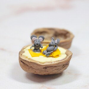 Mäuse Miniatur Walnuss, Mäuse Dekoration, polymerclay Tier, Maus Figur, upcycling Bild 5